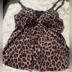 Torrid size 3 Leopard swim tankini top with built in bra